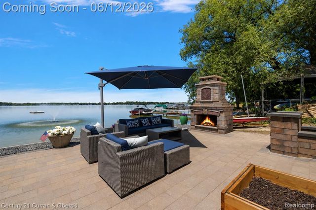 1345 E Lake Drive, Novi, MI 48377