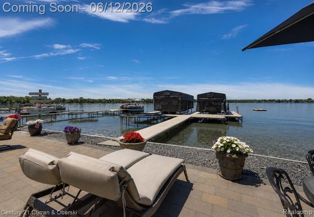 1345 E Lake Drive, Novi, MI 48377