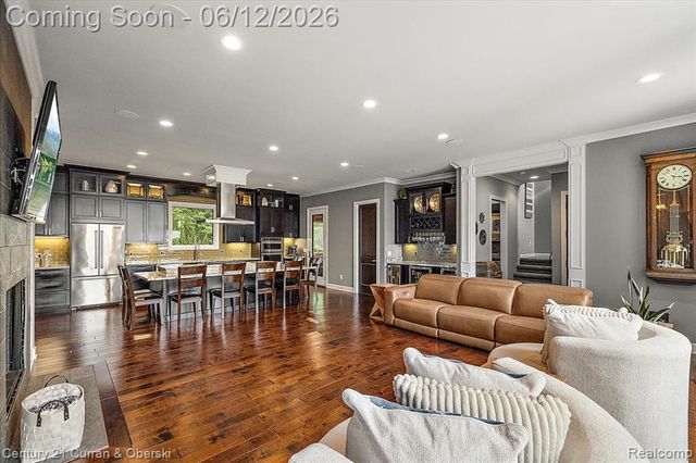 1345 E Lake Drive, Novi, MI 48377