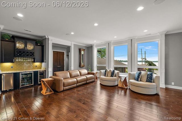 1345 E Lake Drive, Novi, MI 48377