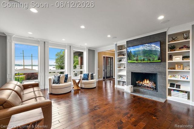 1345 E Lake Drive, Novi, MI 48377