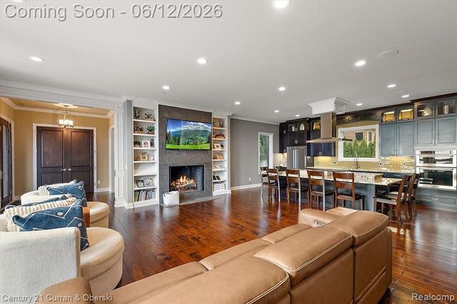 1345 E Lake Drive, Novi, MI 48377
