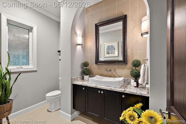 1345 E Lake Drive, Novi, MI 48377