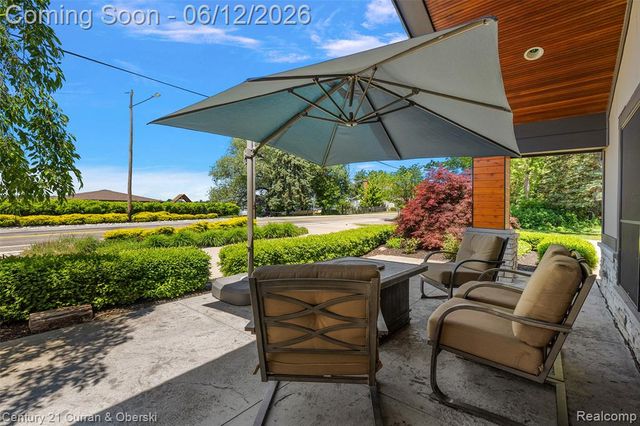 1345 E Lake Drive, Novi, MI 48377