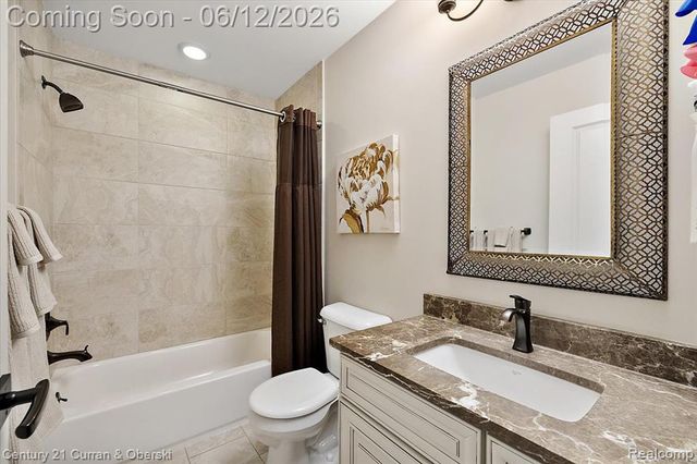1345 E Lake Drive, Novi, MI 48377