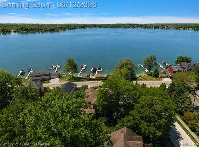 1345 E Lake Drive, Novi, MI 48377