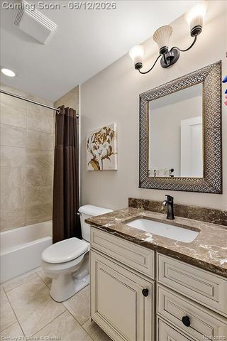 1345 E Lake Drive, Novi, MI 48377