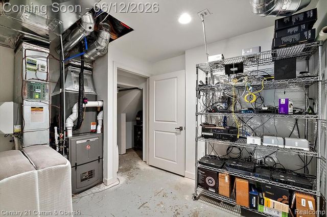 1345 E Lake Drive, Novi, MI 48377