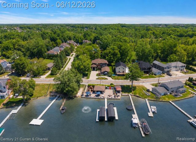 1345 E Lake Drive, Novi, MI 48377
