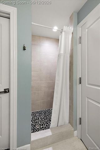 1345 E Lake Drive, Novi, MI 48377