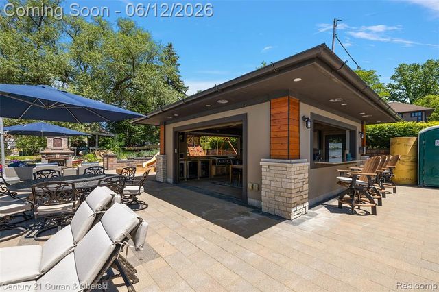 1345 E Lake Drive, Novi, MI 48377