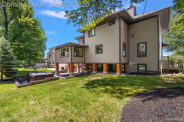 1345 E Lake Drive, Novi, MI 48377