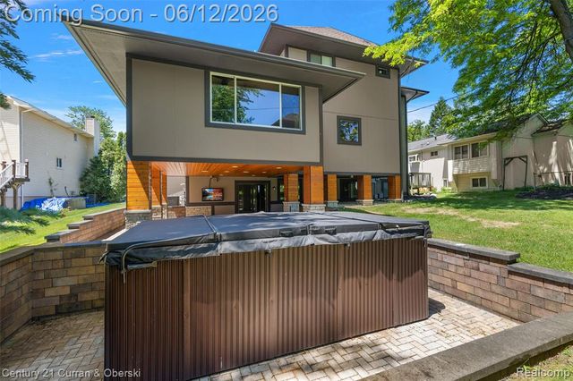 1345 E Lake Drive, Novi, MI 48377