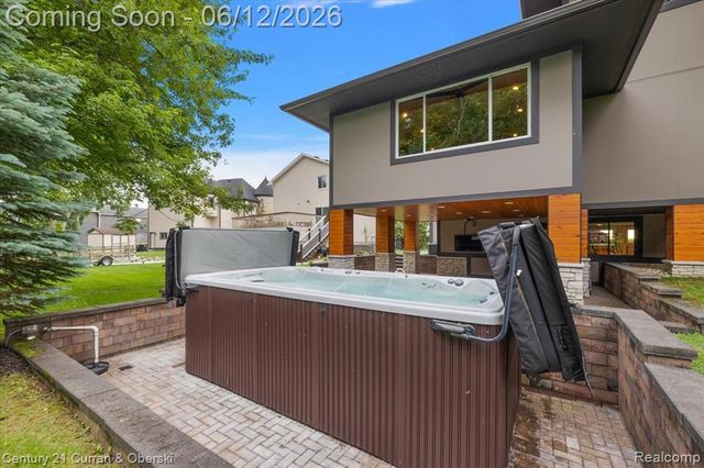 1345 E Lake Drive, Novi, MI 48377