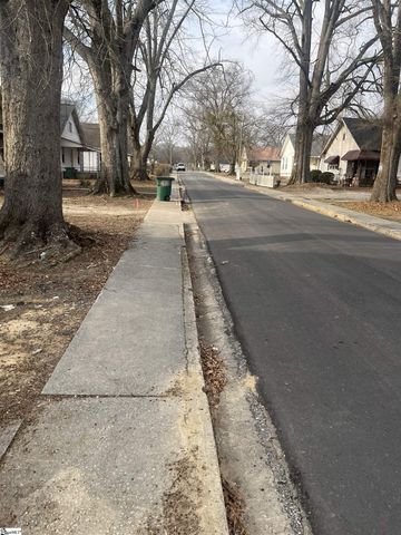 98 Palmetto Street, Clinton, SC 29325