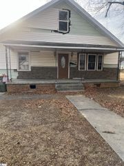 98 Palmetto Street, Clinton, SC 29325