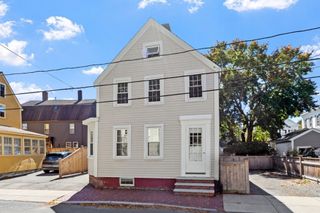 58 Temple St, Newburyport, MA 01950