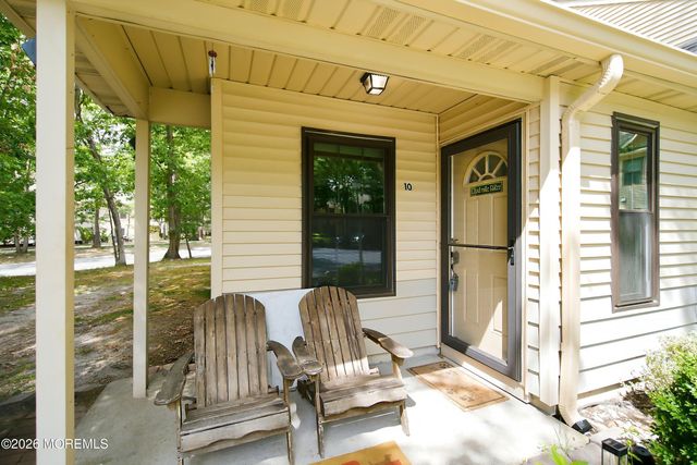 10 Bayberry Court, Jackson, NJ 08527