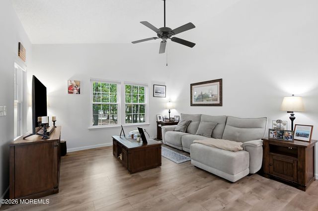 10 Bayberry Court, Jackson, NJ 08527