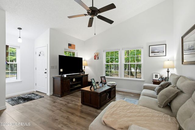 10 Bayberry Court, Jackson, NJ 08527