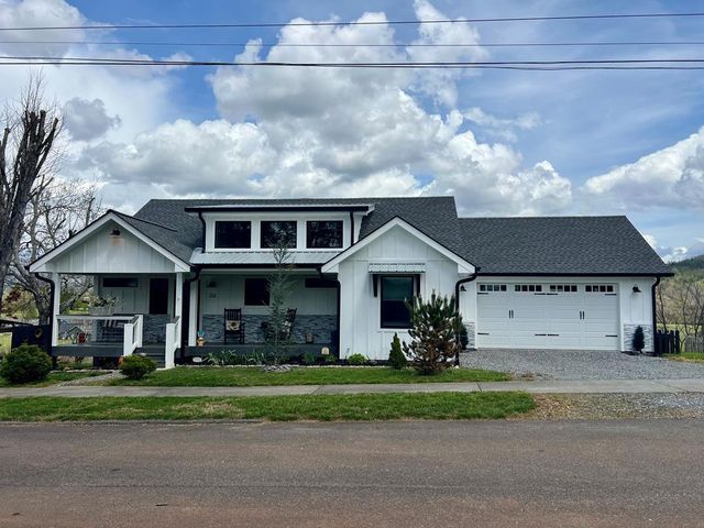 101 Mill Street, Hayesville, NC 28904