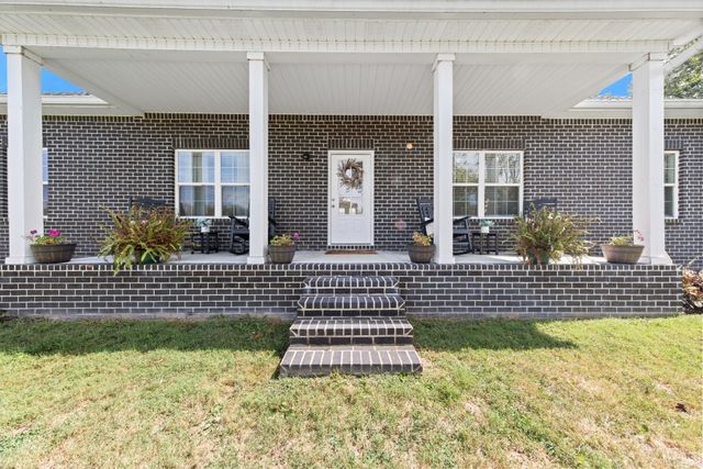 530 Fairway Dr, Lafayette, TN 37083