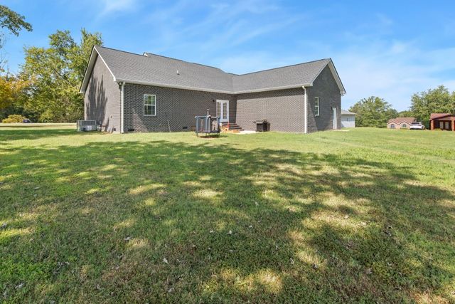 530 Fairway Dr, Lafayette, TN 37083