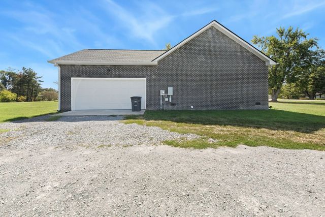 530 Fairway Dr, Lafayette, TN 37083