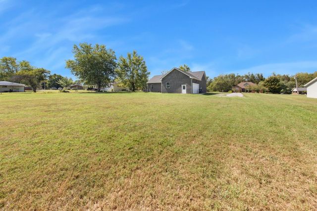 530 Fairway Dr, Lafayette, TN 37083