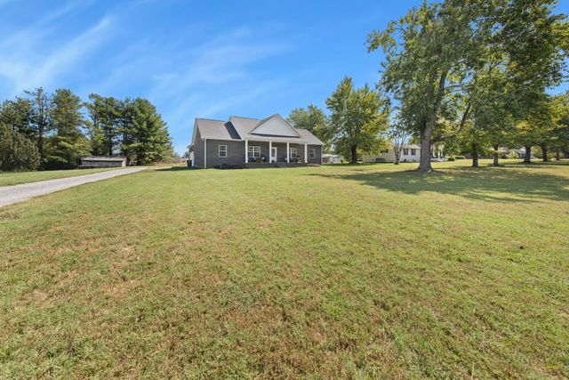530 Fairway Dr, Lafayette, TN 37083