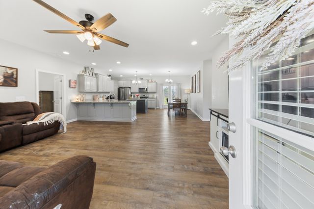 530 Fairway Dr, Lafayette, TN 37083