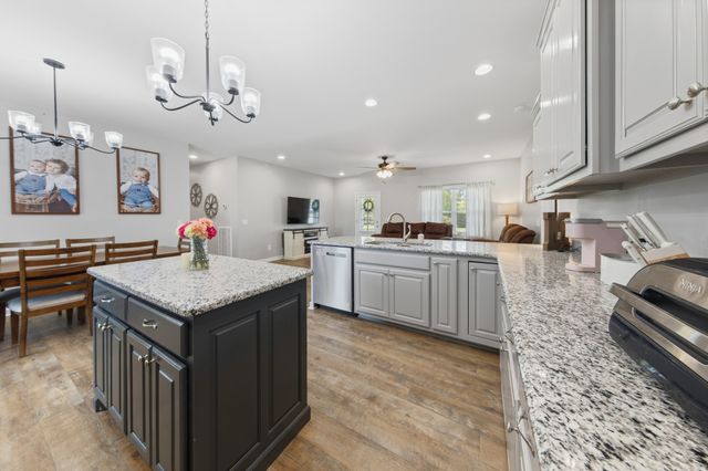 530 Fairway Dr, Lafayette, TN 37083
