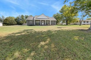 530 Fairway Dr, Lafayette, TN 37083