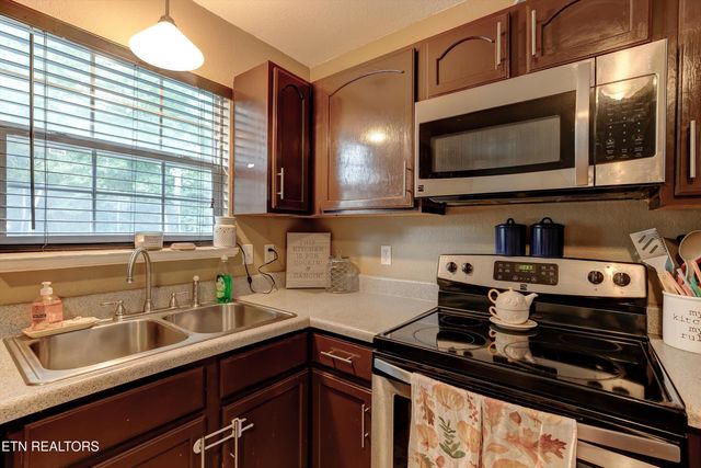 2006 Mccroskey Ave, Knoxville, TN 37917