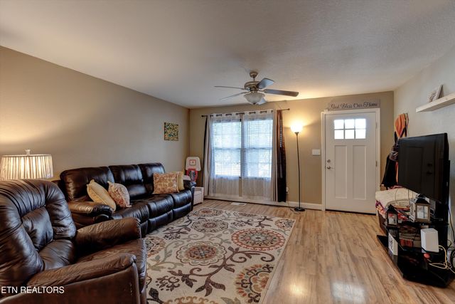 2006 Mccroskey Ave, Knoxville, TN 37917