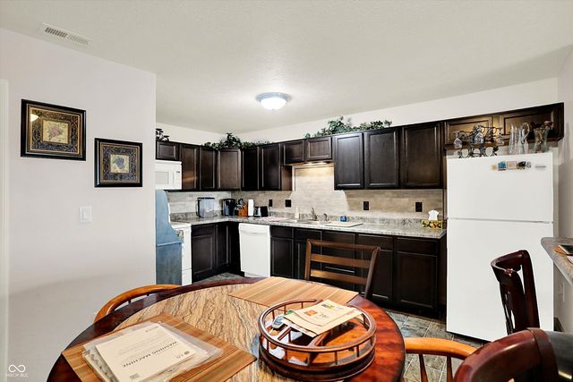 6431 Emerald Springs Drive, Indianapolis, IN 46221