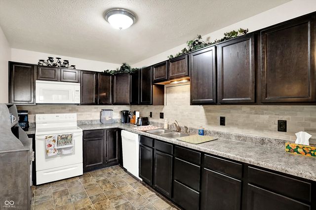 6431 Emerald Springs Drive, Indianapolis, IN 46221