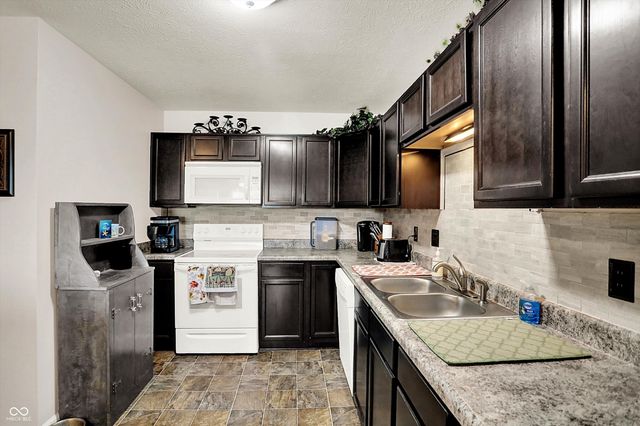 6431 Emerald Springs Drive, Indianapolis, IN 46221