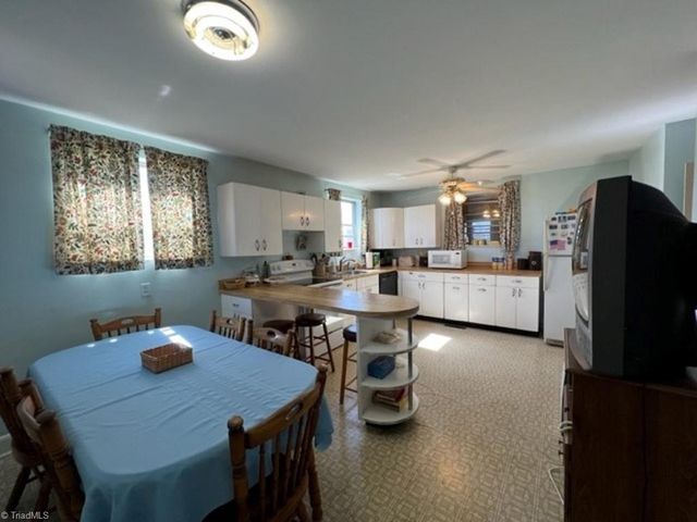 4445 E Pine Street, Mount Airy, NC 27030