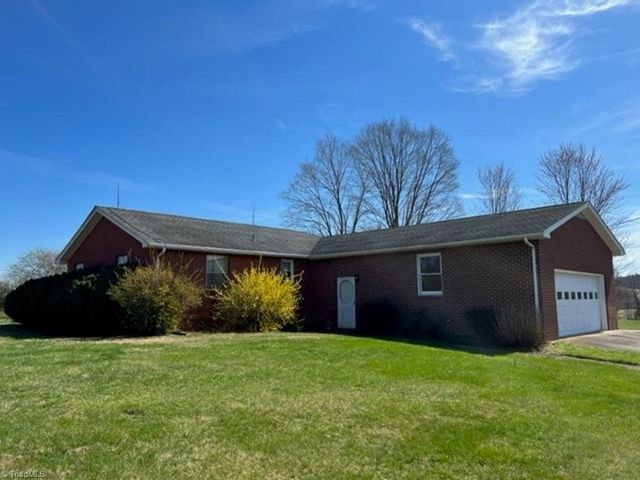 4445 E Pine Street, Mount Airy, NC 27030