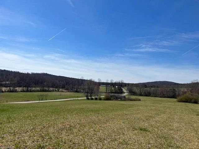 4445 E Pine Street, Mount Airy, NC 27030