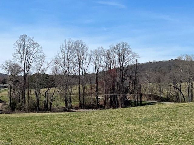 4445 E Pine Street, Mount Airy, NC 27030