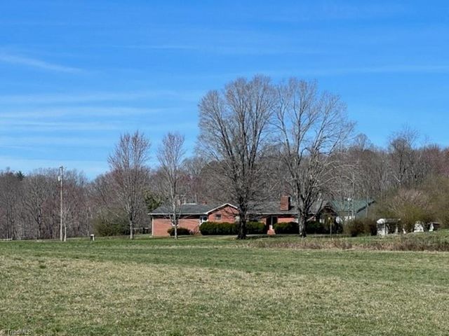 4445 E Pine Street, Mount Airy, NC 27030