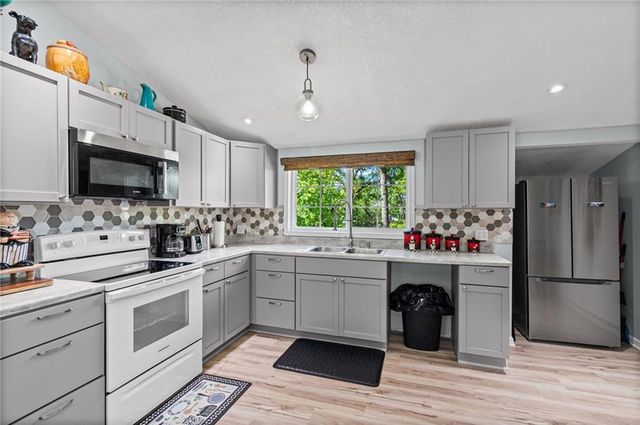 10057 Otter Road, Clinton, MO 64735