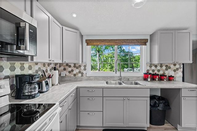 10057 Otter Road, Clinton, MO 64735