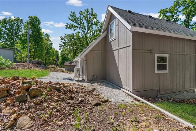 10057 Otter Road, Clinton, MO 64735