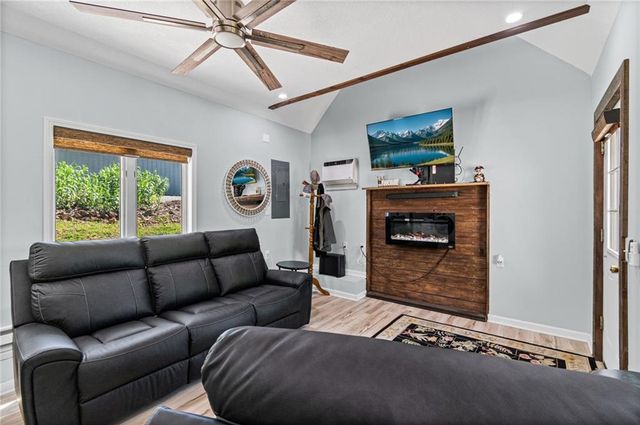 10057 Otter Road, Clinton, MO 64735
