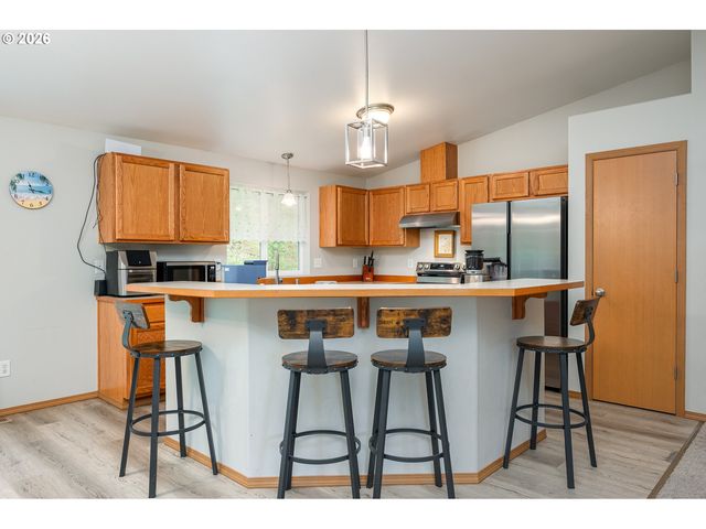 415 MCKEE Rd, Castle Rock, WA 98611