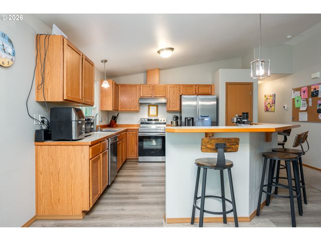 415 MCKEE Rd, Castle Rock, WA 98611