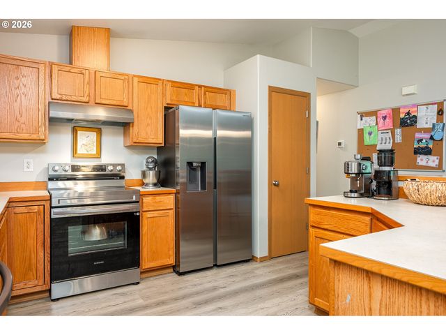 415 MCKEE Rd, Castle Rock, WA 98611